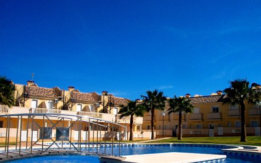 Duplex of about 90 m2 with garden, terrace and backyard.