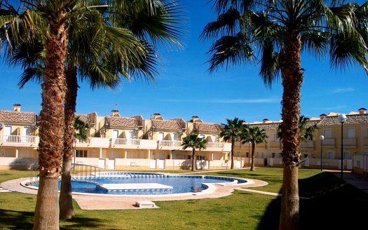 Duplex of about 90 m2 with garden, terrace and backyard.