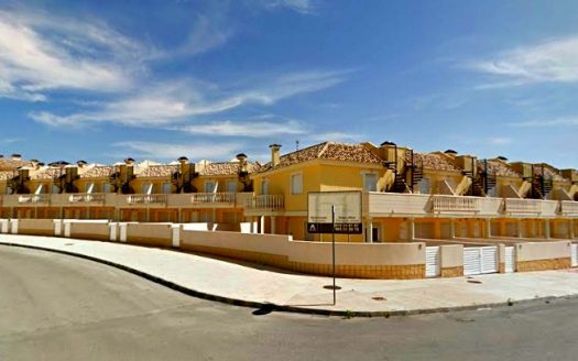 Duplex of about 90 m2 with garden, terrace and backyard.